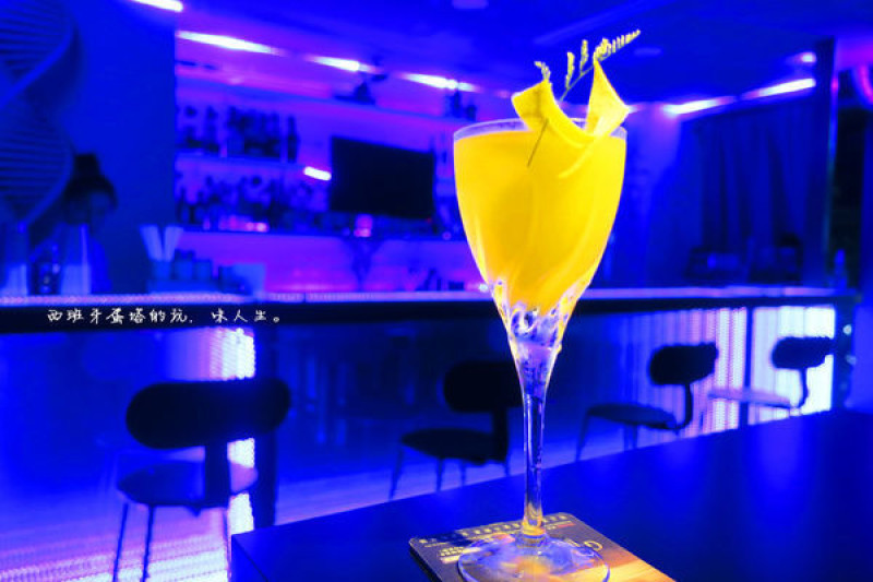 Savior Lounge Bar 救世主小酒館｜(文末含獨家優惠!!)西門町巷弄裡的小酒館，品嚐美味金沙餐點搭配調酒，跟著每周四DJ之夜享受一個獲得救贖的夜晚！