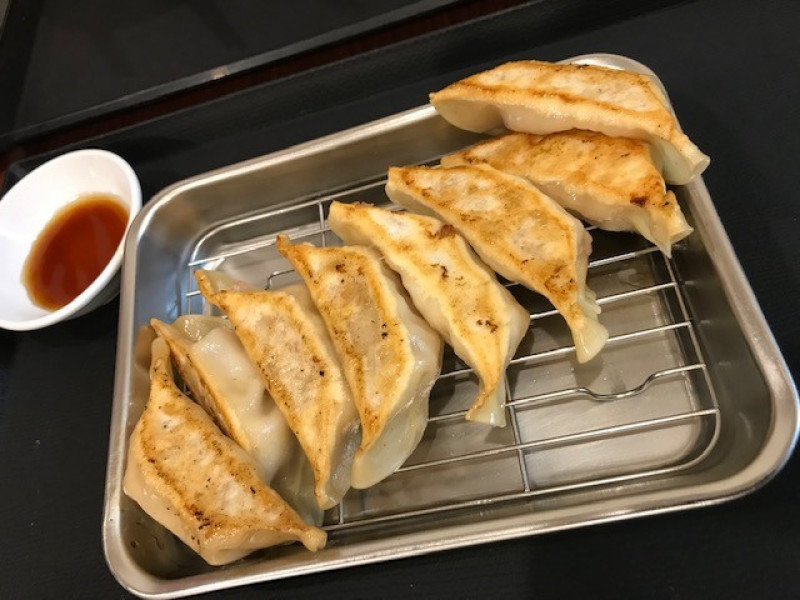 中午吃什麼~ 我最愛虎記餃子的蔬菜拉麵!!