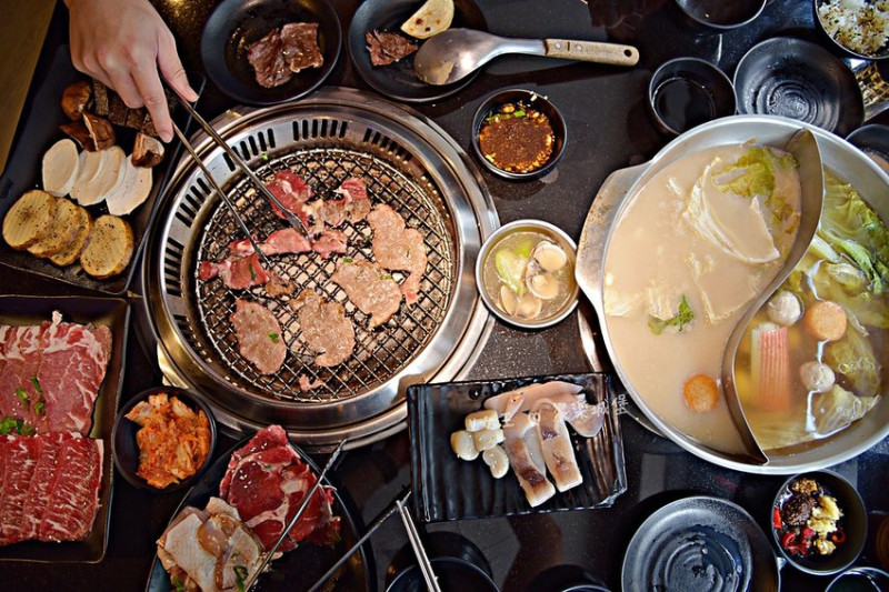 瓦崎燒烤火鍋 公館店 l 台北大安區燒烤吃到飽， 龍蝦、生蠔、和牛...任你吃，還有啤酒免費暢飲，$559 / $659 / $759 / $999 四種吃到飽模式，讓你吃很飽 ( 公館店搬家囉 )