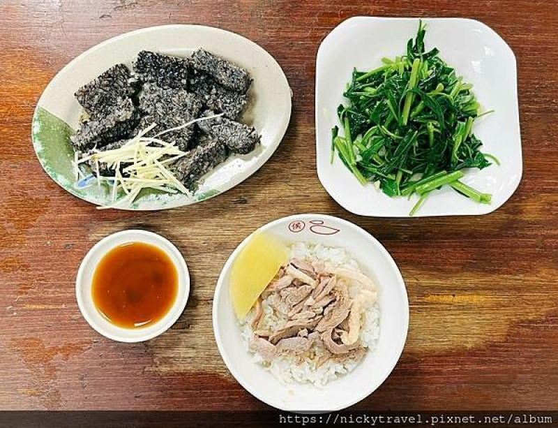 高雄美食 ◎ 三民區平價小吃－侯記鴨肉飯