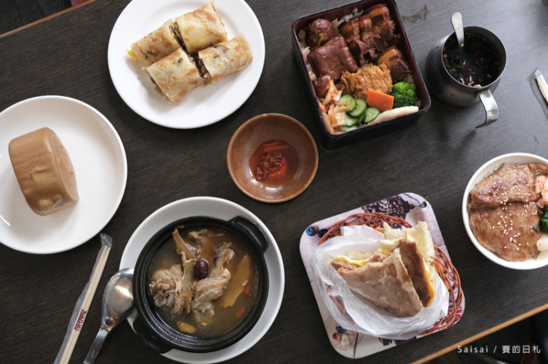 太陽蛋早餐店｜台中西區早午餐｜早餐多樣選擇！一早也能吃到焢肉飯、麻油雞、鮮肉飯！