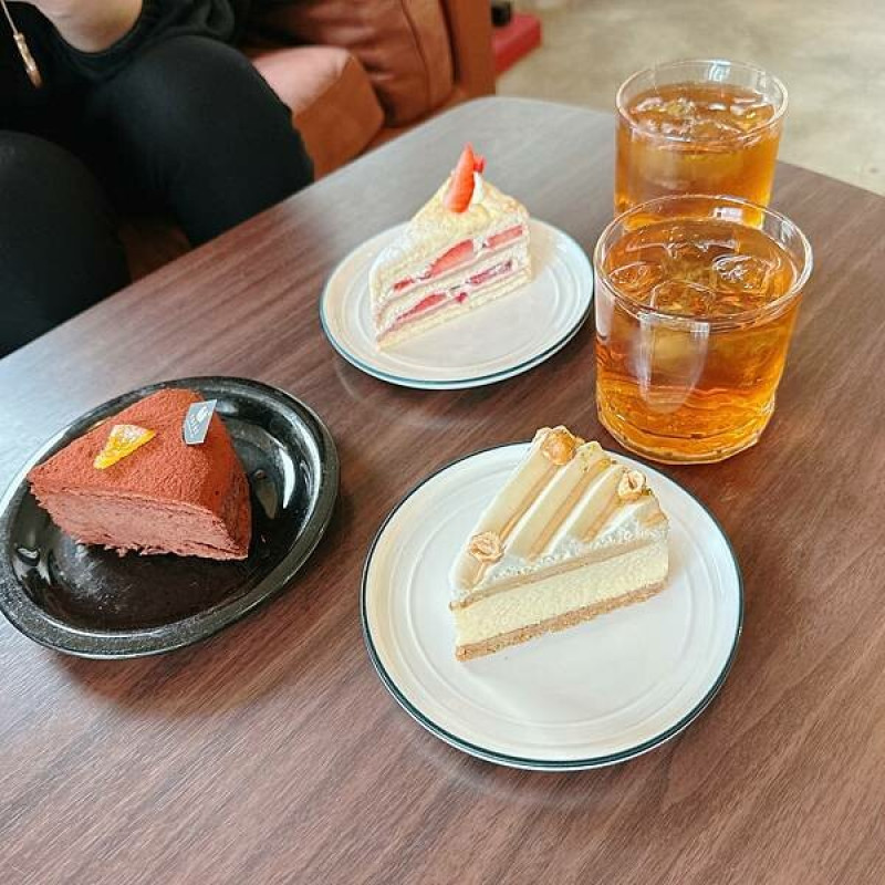 美食【台北市。生活在他方-夜貓店】貓空咖啡廳營業至凌晨兩點｜有貓有甜點有鹹食｜有茶有飲料有咖啡還有酒