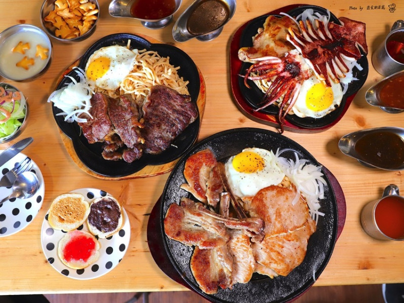 19House炙燒牛排 嘉義宜年店：嘉義火車站附近的人氣牛排店，還有迷你自助吧，濃湯麵包飲品沙拉.珍珠奶茶任你喝！網美打卡場景又美又好拍｜嘉義聚餐餐廳推薦.嘉義牛排推薦 - 進食的巨鼠
