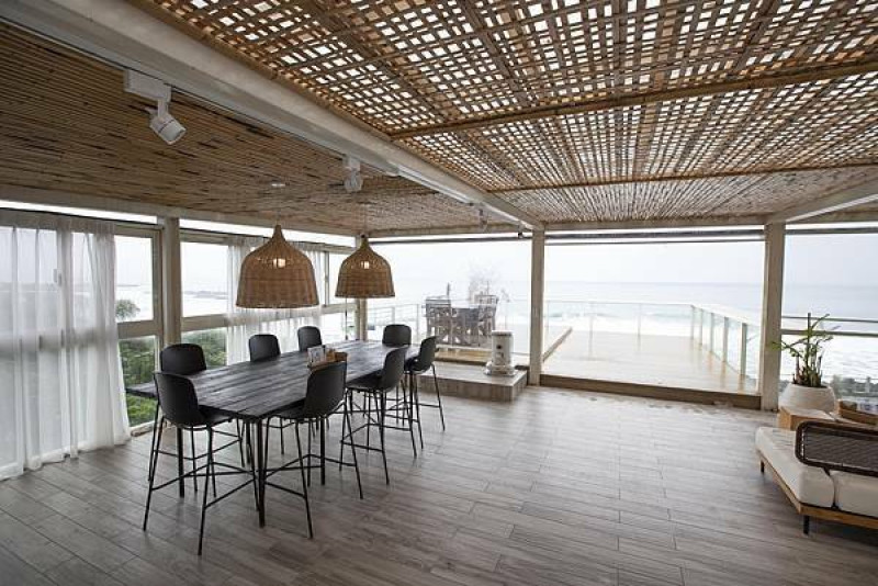 宜蘭頭城人氣景觀咖啡廳滿山望海 - 原來是隔壁建商的樣品屋