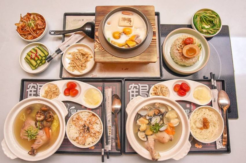【台中雞湯推薦-湯鶴】溫潤香菇雞湯、蒜頭蛤蠣雞湯，小菜精緻美味，滋補養身美食
