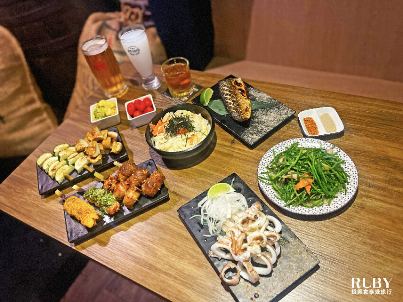 【新北板橋美食】赤野居酒屋，串燒類烤HAN可以，酒種類選擇多適合與三五好友小酌的秘密基地，平價的價格不必擔心口袋不夠深
