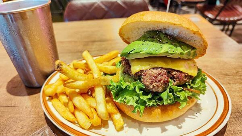 【板橋美式漢堡】樂漢堡美式餐廳 LOVSS BURGER-網路評價4.7顆星！評價爆高的手作美式漢堡