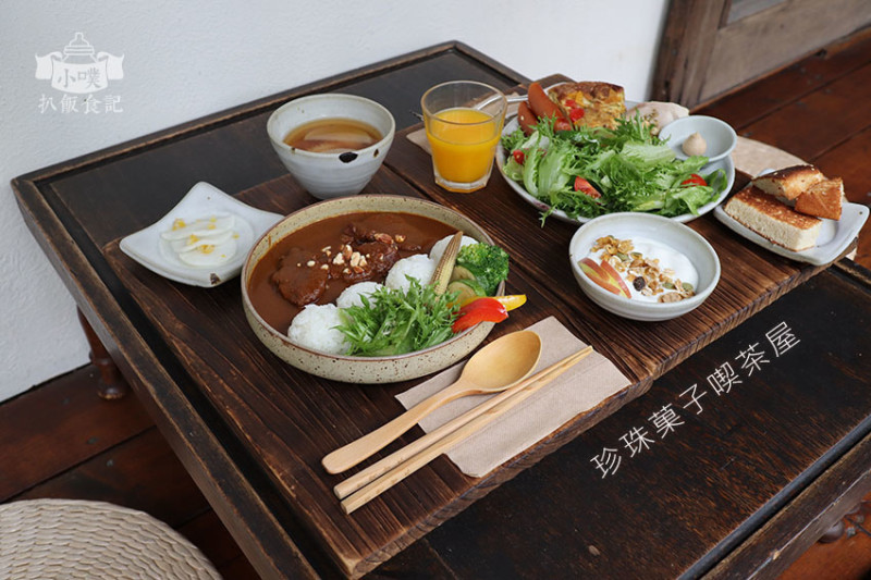 【內湖咖啡廳，咖哩】『珍珠菓子喫茶屋』近文德站/碧湖公園旁/IG打卡火紅拍照點/復古日式建築，彷彿一秒到日本/大推歐式早午餐、香料牛肉咖哩飯