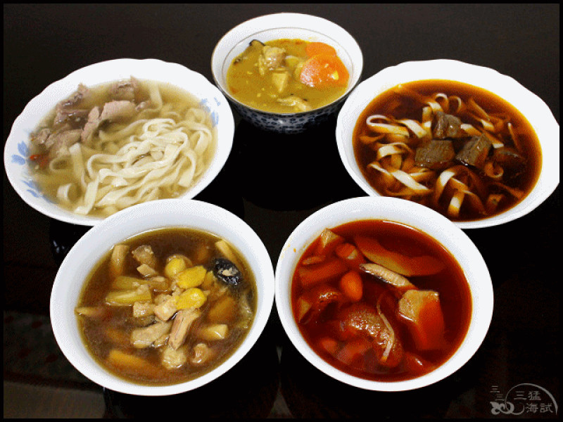 【冷凍料理包】水蛙師 奇真會館～紅燒牛腩麵ｘ清燉豬腩麵ｘ素麻辣什錦湯ｘ咖哩雞肉ｘ鮑魚佛跳牆，6分鐘即食！