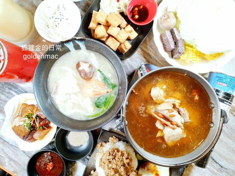 台中美食 │ 玉軒居茶水棧 在地人超推老字號茶館 上百種飲料跟近兩百種餐點小吃 天天來也吃不膩