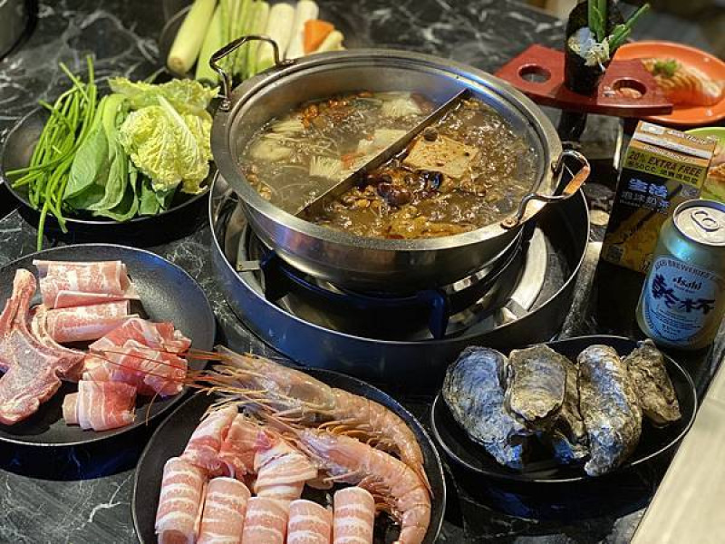 台北市中山區ＣＰ值爆表 嗨蝦蝦海鮮百匯鍋物吃到飽  高級食材和牛、鮑魚、生魚片吃到飽 啤酒無限暢飲  朋友、公司聚餐推薦!