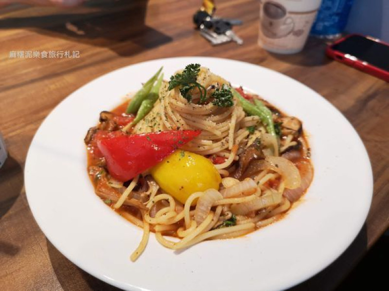 【台中 潭子】義大利麵超大份量+飲料，百元有找，潭子火車站附近『Nomark 咯馬可』 義大利麵、咖啡、手工甜點