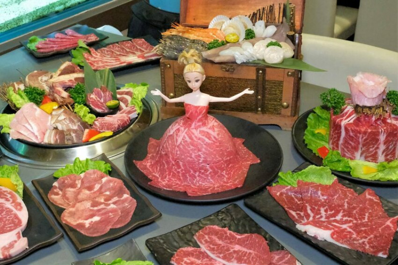 超夯の燒肉(林口店)｜頂級見島和牛吃到飽！浮誇系頂級翼板牛芭比娃娃和海鮮藏寶箱！林口三井餐廳推薦、新北燒烤推薦、林口餐廳推薦、新北吃到飽推薦、林口吃到飽推薦