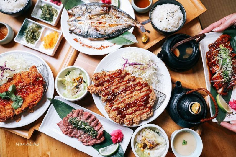 花壇》九號堂定食專賣店。花壇街也有美味日式定食,光看照片垂涎三尺 - Nana愛旅行札記