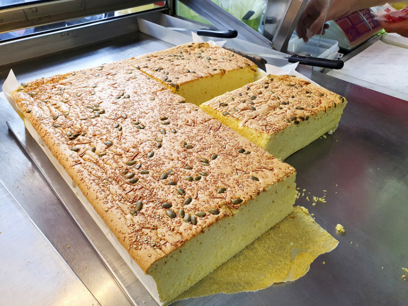 【旗山伴手禮】旗山老街 綠野鮮蛋糕 一出爐就搶光光 古早味蛋糕 泡芙