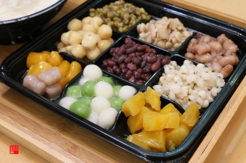 雲林美食／夏天必吃斗六綠果子手調茶飲咖啡豆花仙草　別家吃不到的IG九宮格韓國雪冰　俗擱大碗口感超綿密 - 跟著華少吃吃吃