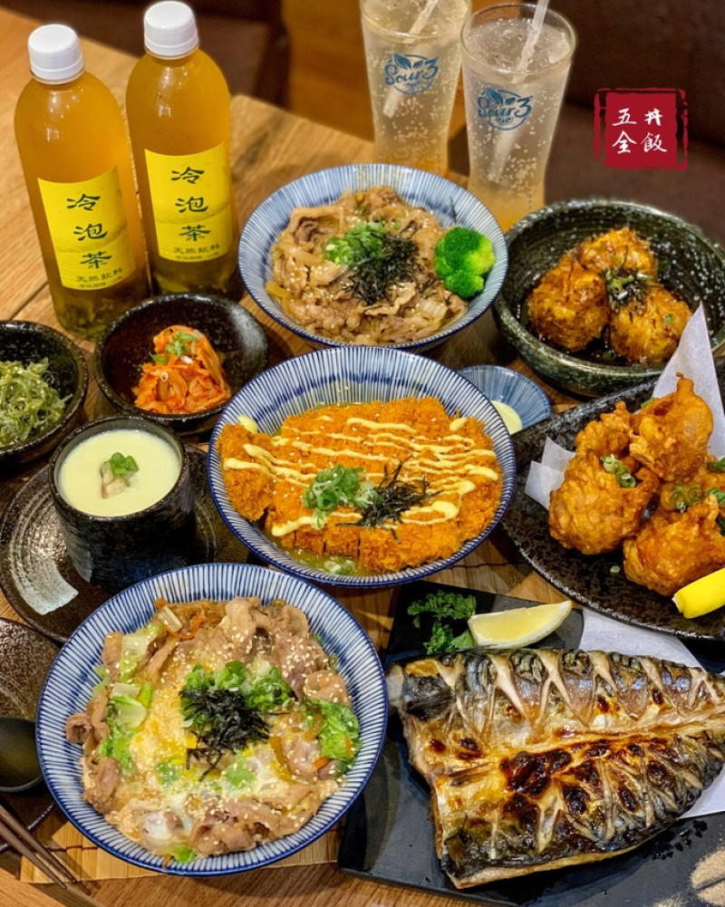 新竹市區巷弄裡這間『五全丼飯』主打丼飯、燒物、揚物，平實價格、大份量！推薦滑蛋牛肉丼、鯖魚一夜干！ - 阿華田的美食日記