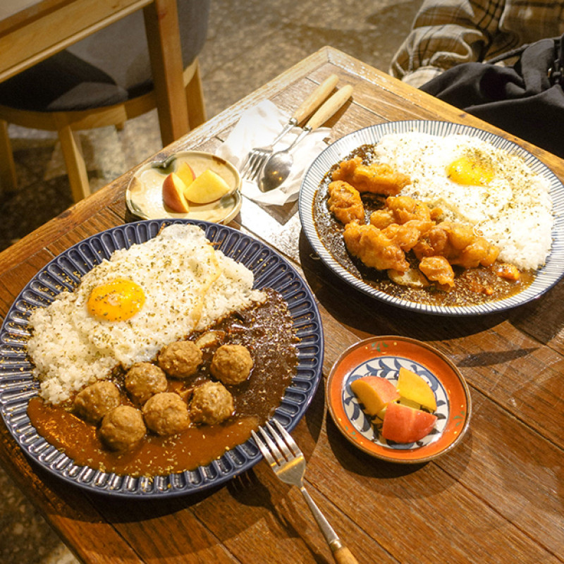 中永和美食。艷紅酒咖喱  復古文青咖哩飯  特色紅酒/日式雙醬咖哩