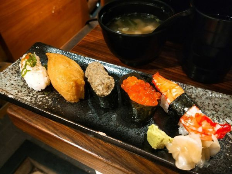 美食【台北市。​​林居sushi日本料理】小資日本料理店｜大安區日式料理｜附完整MENU