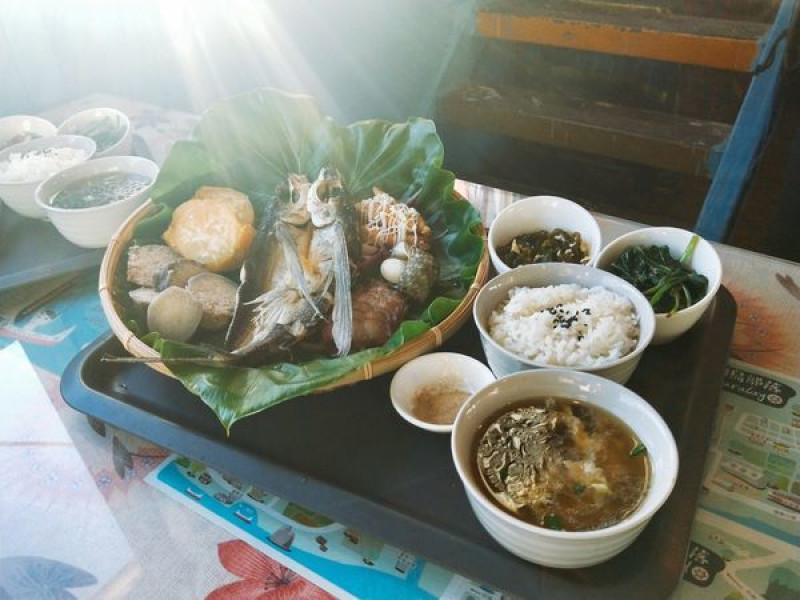 美食【蘭嶼。089簡餐】飛魚風味套餐｜餐廳望出去就是海｜冷氣很涼