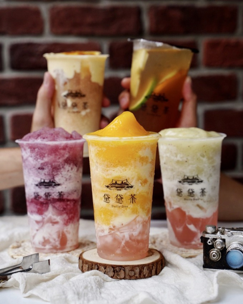 英倫復古風裝潢的『黛黛茶DailyDae』手搖飲料店插旗台北延吉街啦！推出全新雲石系列飲品好喝又好拍～ - 阿華田的美食日記