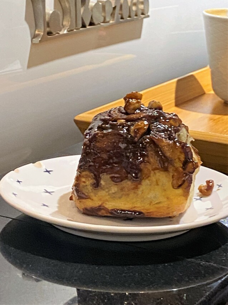 【台北 咖啡】Twin Brothers Coffee 滿滿排隊人潮的肉桂捲名店。