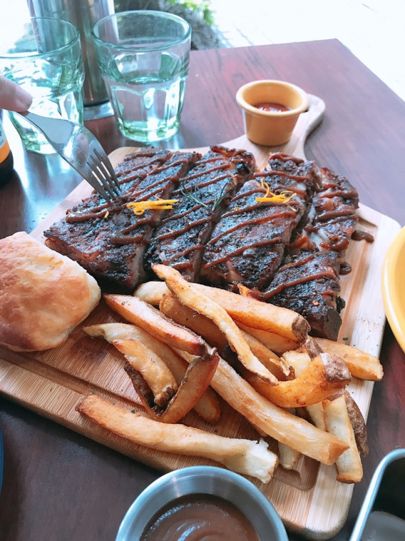 美式BBQ燒烤豬肋排一定要嚐嚐!  大人小孩都愛的美味餐廳 Eds Diner
