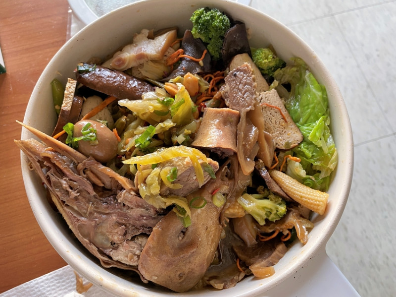 【台中 滷味】品賀手作滷&旺財古早味紅茶冰，夏天冰啤酒的下酒菜已經備好(冷熱皆宜的滷味)