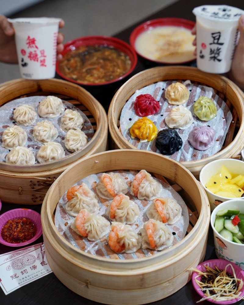 台中西屯區新開幕「冠鈞湯包」必點超吸睛七彩湯包、 倒掛金勾包！營業時間從早到晚，讓你從早餐吃到晚餐也不是問題！ - 阿華田的美食日記
