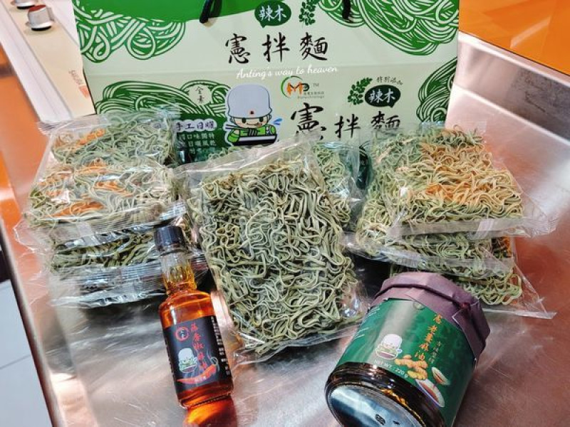 乾拌麵開箱｜憲拌麵｜4分鐘、拌一拌就能開吃！辣度、鹹度自己調～(純素食OK)