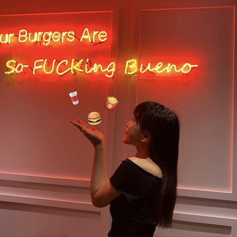 【美食】月薪三萬塊的小資美食日記_ S.K.B Burger台北最好吃最罪惡的漢堡在這裡！