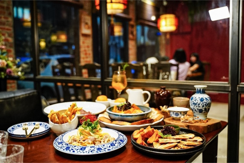 | 高雄美食 |巷弄內古色古香的中國風餐酒館/享受中西式合併的獨特美食/舊鎮Bistro餐酒館