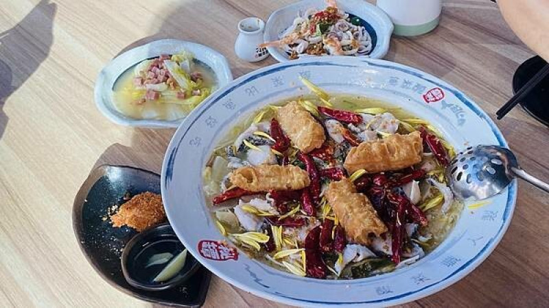 台中排隊必吃美食【刁民酸菜魚】比臉盆還大的酸菜魚/吃魚免費請你喝茶/不當愚民當刁民/訂位小撇步/挑戰舌尖上的味蕾