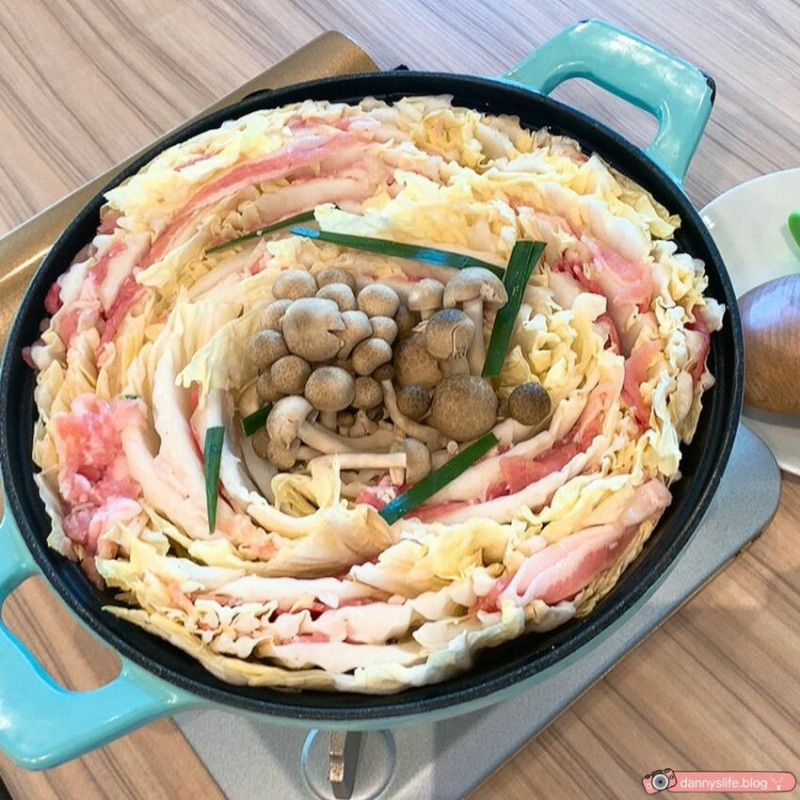 不說以為是網美咖啡廳！好看又好拍韓式料理。大直ATT 4 Recharge美食•台北中山美食～丹尼的吃喝玩樂～