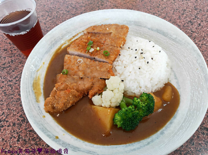 高雄餐館【食川全麥涼麵】旗山老街周邊飯館.濃郁咖哩飯加上酥香炸豬排超滿足│鍋燒丼飯│旗山美食