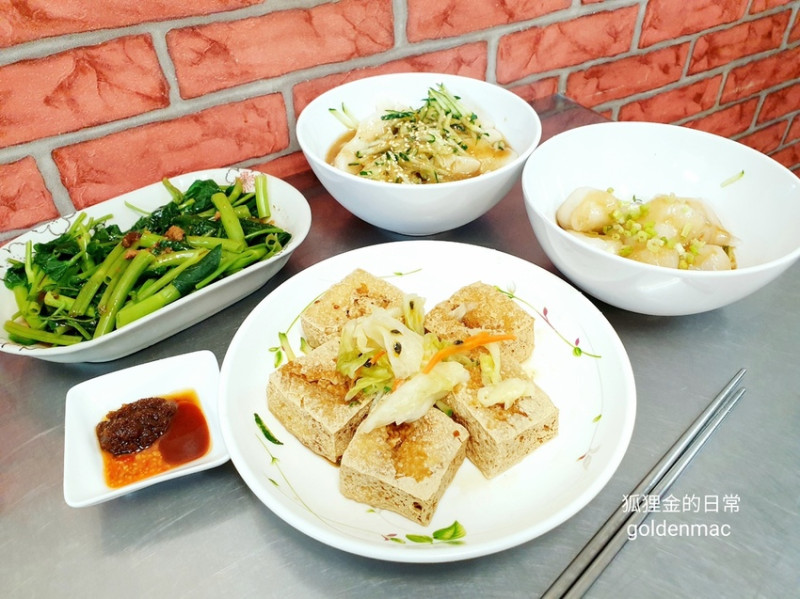 台中美食 │ 豆豆香香酥臭豆腐 除了臭豆腐還有麻油雞、新加坡肉骨茶、酸白菜鍋 超多人氣必吃美食