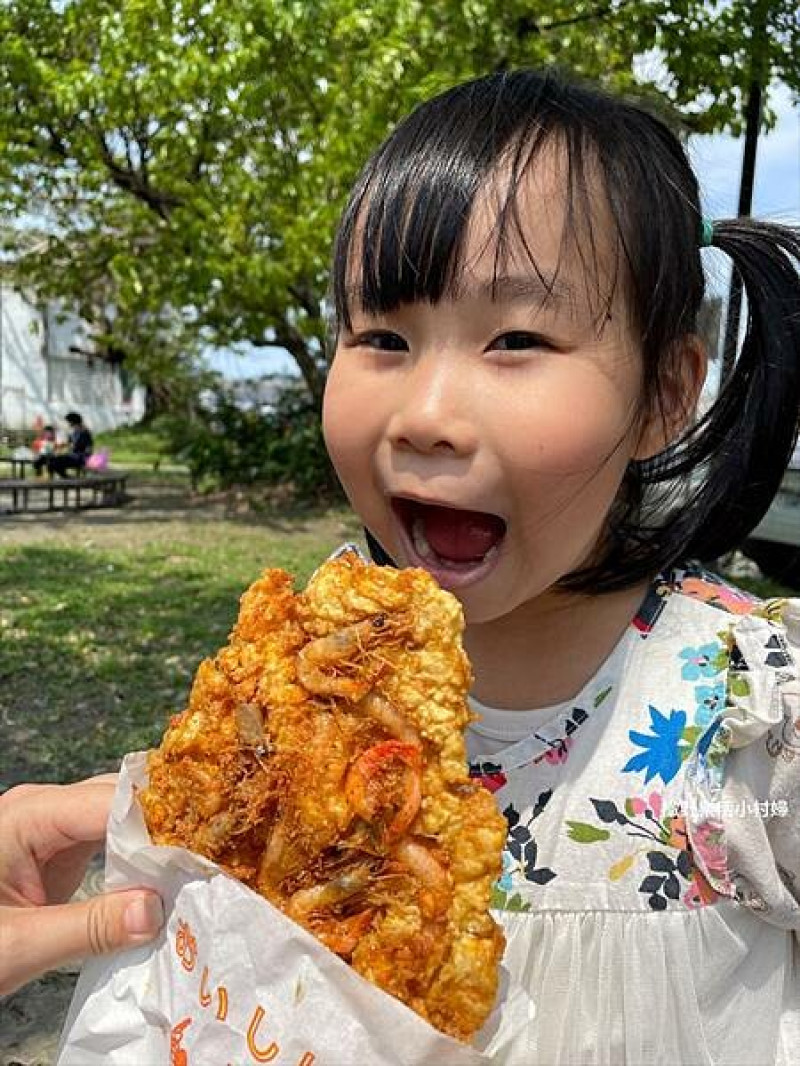 蘇澳美食》超級蝦的【無名蝦餅蚵嗲蘿蔔糕】現點現炸超人氣，鹹香酥脆好爽口，南方澳漁港必吃