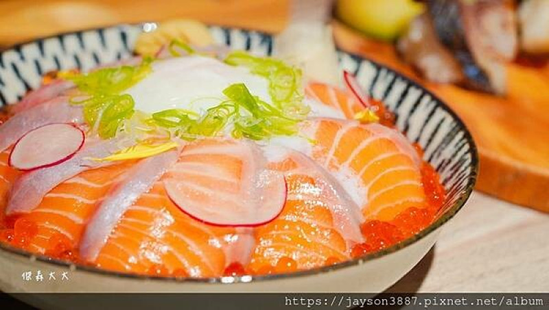 【食記】台北| 中山站* 漁米島 IG熱蒐萌翻的超可愛手毬壽司海鮮丼專賣店