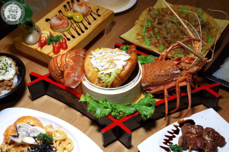 【居酒屋． 龍蝦刈包 】最狂！最青！隱藏版龜山島龍蝦刈包就在礁溪居酒屋．礁溪夜晚不無聊來海本小酌吃新鮮海產．海本居酒屋