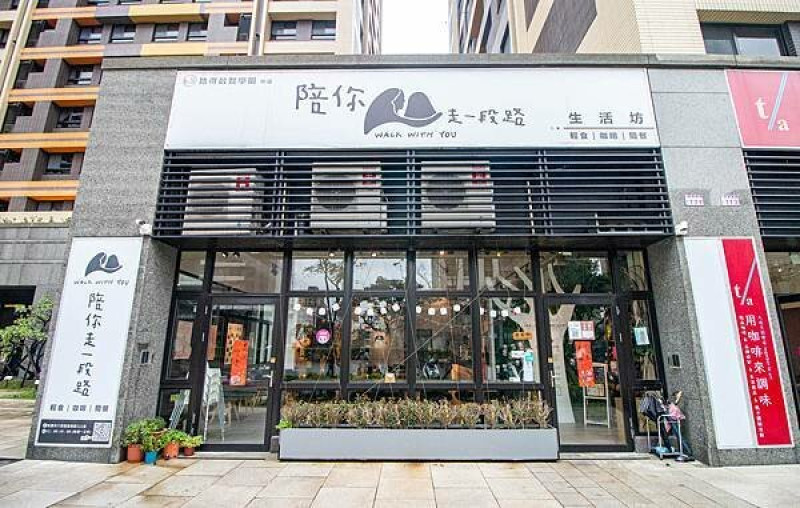 【桃園八德美食】陪你走一段路Walk with you庇護商店-有如火山爆發般的熔岩漢堡！不輸給名店的美味