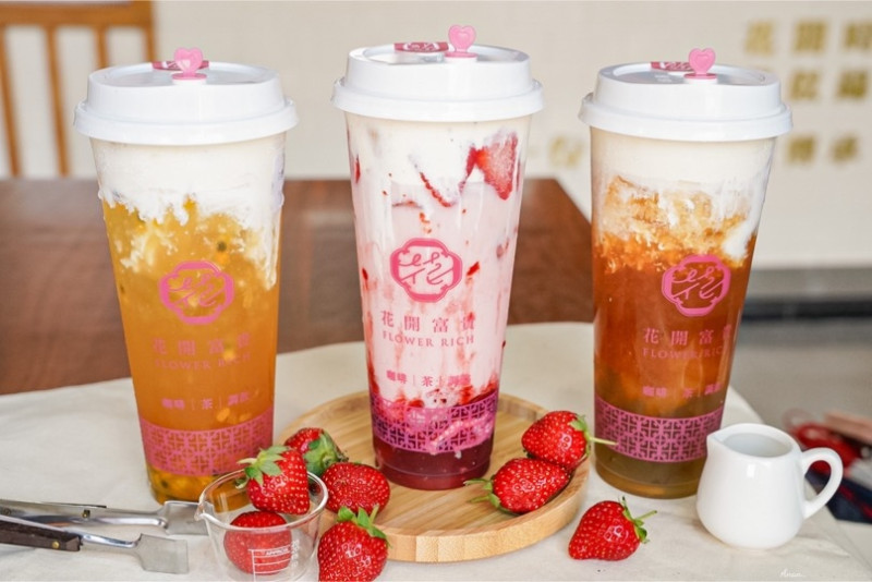 | 高雄美食 |超浮誇創意飲品/滿滿草莓氣泡水好夢幻/花開富貴FLOWER RICH