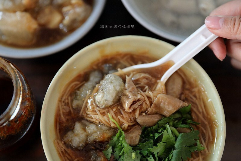 一天只賣2.5小時！超級隱藏版均一價$35肉圓、麵線、四神湯，沒在地人帶路找不到