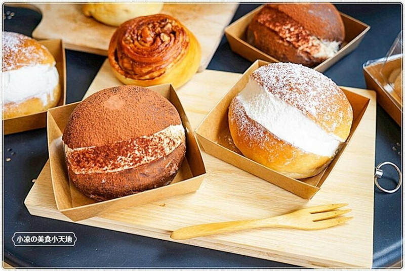 台中首見風靡日本、韓國爆紅”羅馬生乳包”，蓬鬆圓潤爆漿超誘人，肉桂捲強攻台中最平價只要$35，沒有預訂絕對搶不到！！