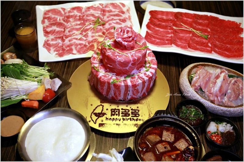 【高雄】肉多多火鍋 左營明誠店‧肉多多最新肉蛋糕只要499?賀厲害!!!!愛吃肉就點三層浮誇16oz肉蛋糕吃起來 還有最新爆炒鍋冬天吃也太棒了