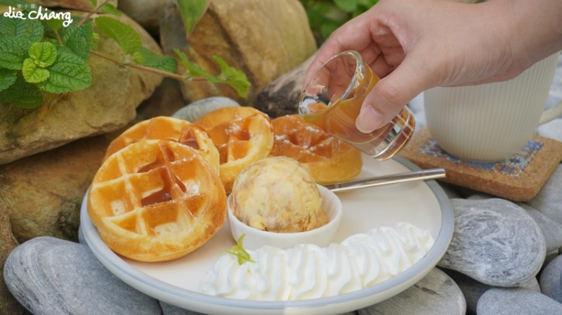 台中勤美周邊＿美麗的巷弄間的咖啡石頭小徑、盪鞦韆，小煮咖啡