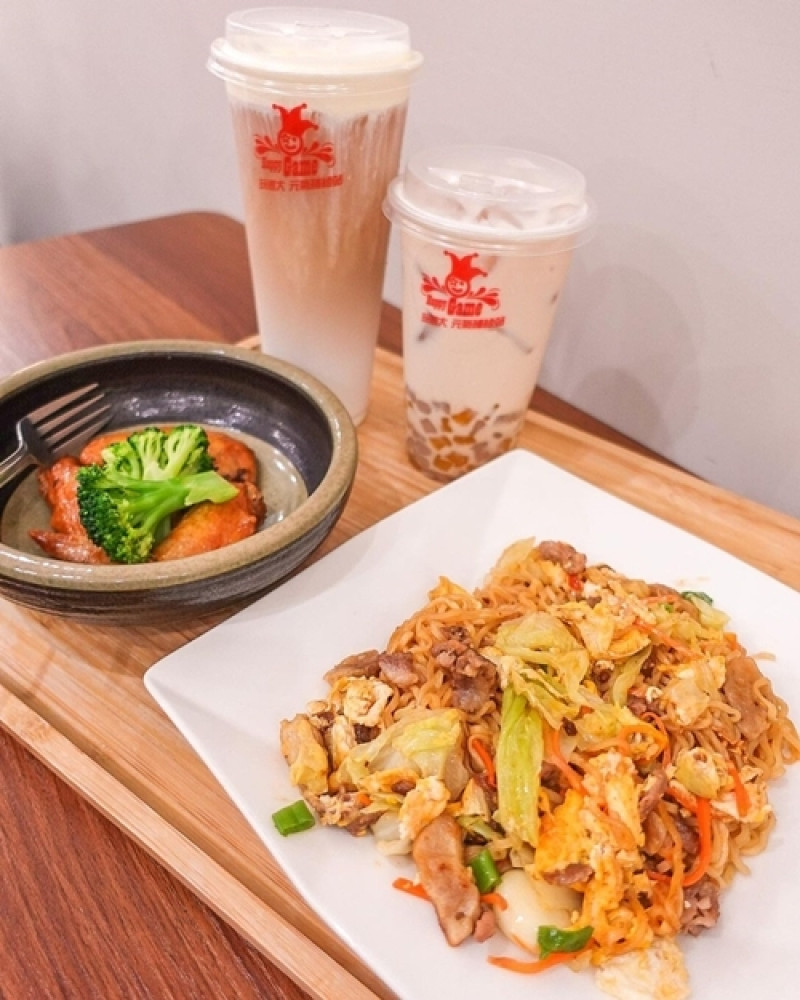 唱歌續攤好地方，台中北屯複合式飲料店 "玩很大元氣補給站"，最適合瘋狂消費的飲料店