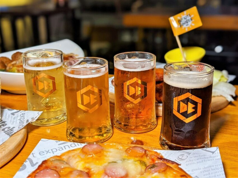 DB Beer Bar｜每日20:00前生啤買1送1！世界啤酒比賽金牌賞常勝軍！啤酒拼盤一次滿足！台北啤酒推薦、台北精釀啤酒推薦、台北酒吧推薦、北車啤酒推薦、北車酒吧推薦