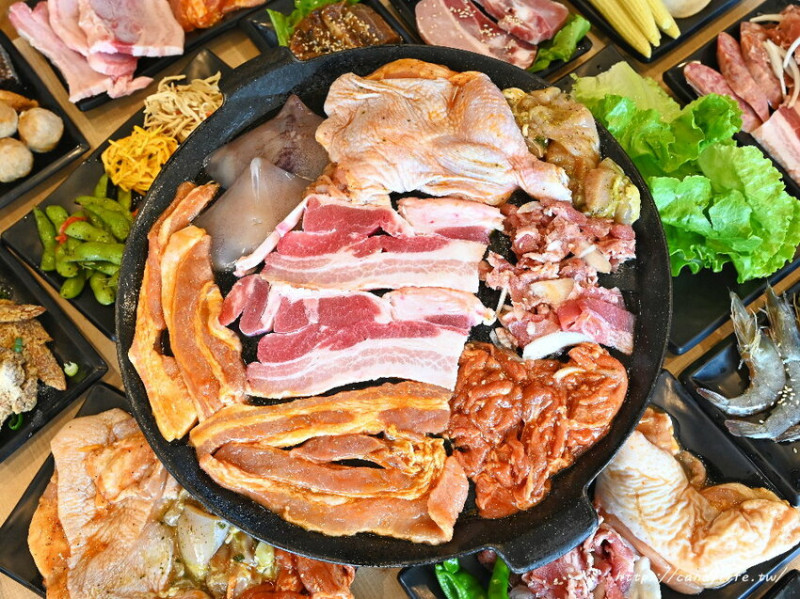 肉鮮生｜台中韓式烤肉吃到飽，最低只要369元，免收服務費，超多肉品還有韓式料理任你吃～