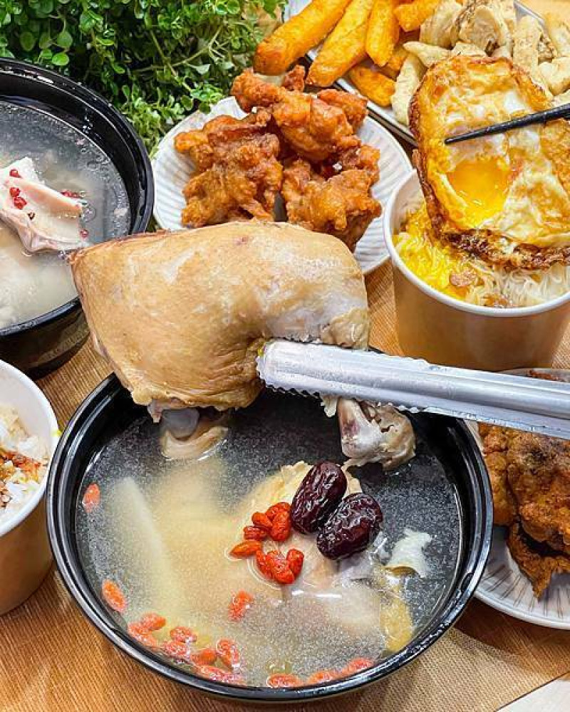 【狸長村民食堂】台中消夜必吃煲雞湯