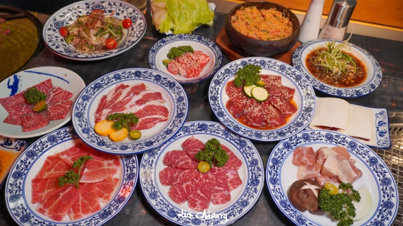 台中宮廷風燒肉，肉質好樣式多cp值高！台中南屯區燒烤推薦墨妃家京品燒肉